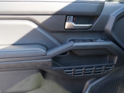 Toyota Tacoma 4WD Limited Double Cab 5' Bed AT (Natl) 2026