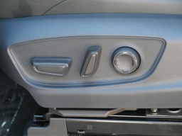 Toyota Tacoma 4WD Limited Double Cab 5' Bed AT (Natl) 2026