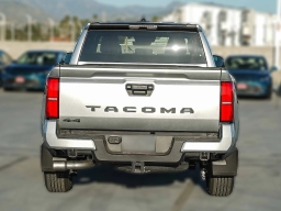 Toyota Tacoma 4WD SR5 Double Cab 5' Bed AT (GS) 2026