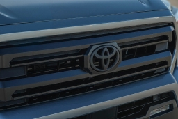 Toyota Tacoma 4WD SR5 Double Cab 5' Bed AT (GS) 2026
