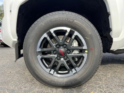 Toyota Tacoma 4WD TRD Sport Double Cab 5' Bed AT (Natl) 2026