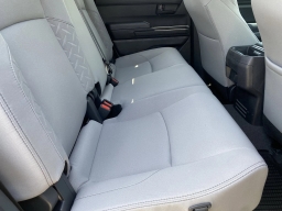 Toyota Tacoma 4WD SR5 Double Cab 5' Bed AT (Natl) 2026