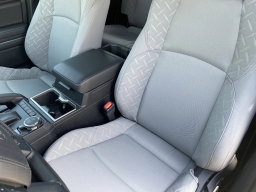 Toyota Tacoma 4WD SR5 Double Cab 5' Bed AT (Natl) 2026