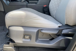 Toyota Tacoma 4WD SR5 Double Cab 5' Bed AT (Natl) 2026