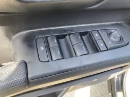 Toyota Tacoma 4WD SR5 Double Cab 5' Bed AT (Natl) 2026