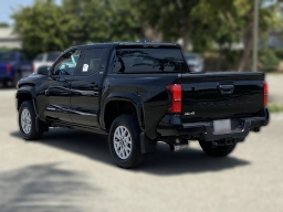 Toyota Tacoma 4WD SR5 Double Cab 5' Bed AT (Natl) 2026