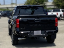 Toyota Tacoma 4WD SR5 Double Cab 5' Bed AT (Natl) 2026