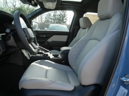 Toyota Tacoma 4WD Limited Double Cab 5' Bed AT (Natl) 2026