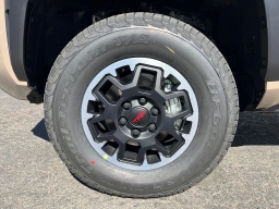 Toyota Tacoma 4WD TRD Off Road Double Cab 5' Bed AT (Natl) 2026