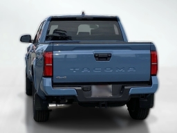 Toyota Tacoma 4WD SR5 Double Cab 5' Bed AT (Natl) 2026