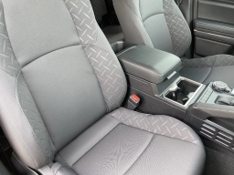 Toyota Tacoma 4WD SR5 Double Cab 5' Bed AT (Natl) 2026