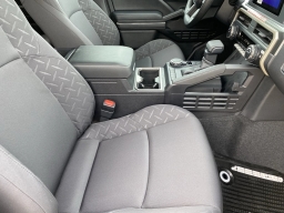 Toyota Tacoma 4WD SR5 Double Cab 5' Bed AT (Natl) 2026