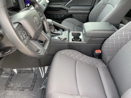 Toyota Tacoma 4WD SR5 Double Cab 5' Bed AT (Natl) 2026