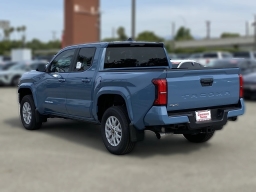 Toyota Tacoma 4WD SR5 Double Cab 5' Bed AT (Natl) 2026