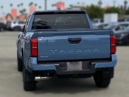 Toyota Tacoma 4WD SR5 Double Cab 5' Bed AT (Natl) 2026