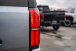 Toyota Tacoma 4WD SR5 Double Cab 5' Bed AT (GS) 2026