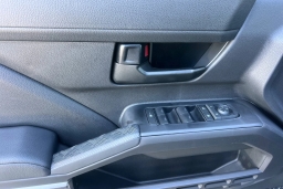 Toyota Tacoma 4WD SR5 Double Cab 5' Bed AT (Natl) 2026