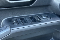 Toyota Tacoma 4WD SR5 Double Cab 5' Bed AT (Natl) 2026