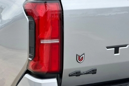Toyota Tacoma 4WD SR5 Double Cab 5' Bed AT (Natl) 2026