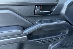Toyota Tacoma 4WD SR5 Double Cab 5' Bed AT (Natl) 2026
