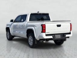 Toyota Tacoma 4WD SR5 Double Cab 5' Bed AT (Natl) 2026