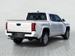 Toyota Tacoma 4WD SR5 Double Cab 5' Bed AT (Natl) 2026