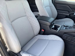 Toyota Tacoma 4WD SR5 Double Cab 5' Bed AT (Natl) 2026