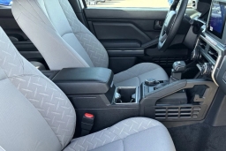 Toyota Tacoma 4WD SR5 Double Cab 5' Bed AT (Natl) 2026