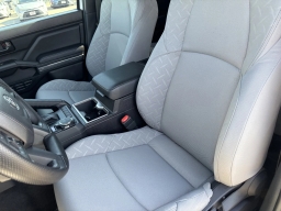 Toyota Tacoma 4WD SR5 Double Cab 5' Bed AT (Natl) 2026