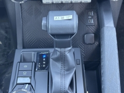 Toyota Tacoma 4WD SR5 Double Cab 5' Bed AT (Natl) 2026