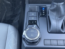Toyota Tacoma 4WD SR5 Double Cab 5' Bed AT (Natl) 2026