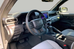 Toyota Tacoma 4WD SR5 Double Cab 5' Bed AT (GS) 2026