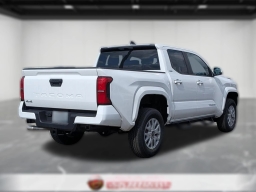 Toyota Tacoma 4WD SR5 Double Cab 5' Bed AT (Natl) 2026
