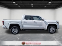 Toyota Tacoma 4WD SR5 Double Cab 5' Bed AT (Natl) 2026