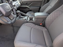 Toyota Tacoma 4WD SR5 Double Cab 5' Bed AT (Natl) 2026