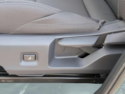 Toyota Tacoma 4WD SR5 Double Cab 5' Bed AT (Natl) 2026