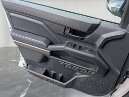 Toyota Tacoma 4WD SR5 Double Cab 5' Bed AT (Natl) 2026