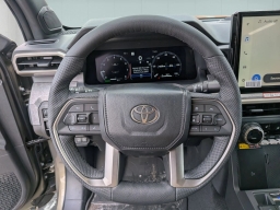 Toyota Tacoma 4WD SR5 Double Cab 5' Bed AT (Natl) 2026