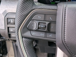 Toyota Tacoma 4WD SR5 Double Cab 5' Bed AT (Natl) 2026