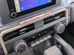 Toyota Tacoma 4WD SR5 Double Cab 5' Bed AT (Natl) 2026