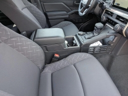 Toyota Tacoma 4WD SR5 Double Cab 5' Bed AT (Natl) 2026