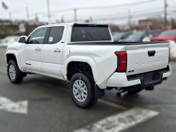Toyota Tacoma 4WD SR5 Double Cab 6' Bed AT (Natl) 2026