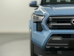 Toyota Tacoma 4WD SR5 Double Cab 5' Bed AT (Natl) 2026