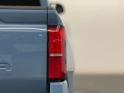 Toyota Tacoma 4WD SR5 Double Cab 5' Bed AT (Natl) 2026