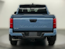 Toyota Tacoma 4WD SR5 Double Cab 5' Bed AT (Natl) 2026