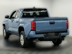 Toyota Tacoma 4WD SR5 Double Cab 5' Bed AT (Natl) 2026