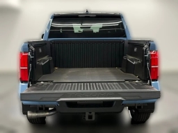 Toyota Tacoma 4WD SR5 Double Cab 5' Bed AT (Natl) 2026