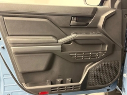 Toyota Tacoma 4WD SR5 Double Cab 5' Bed AT (Natl) 2026