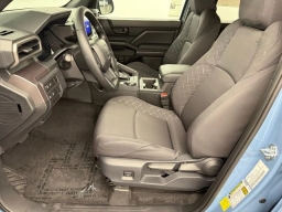 Toyota Tacoma 4WD SR5 Double Cab 5' Bed AT (Natl) 2026