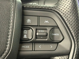 Toyota Tacoma 4WD SR5 Double Cab 5' Bed AT (Natl) 2026